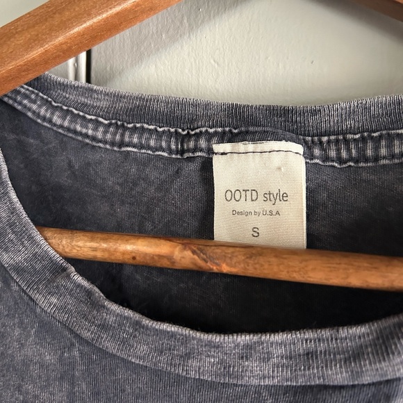 OOTD Muscle Tee - Picture 2 of 4